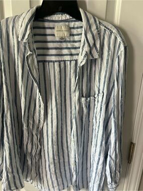 American Eagle Outfitters White and Blue Striped Casual Button-Down Shirt